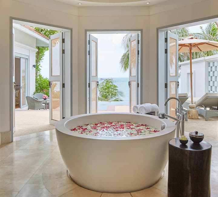 Amatara Wellness Resort - Ocean View Pool VIlla bathtub with ocean view